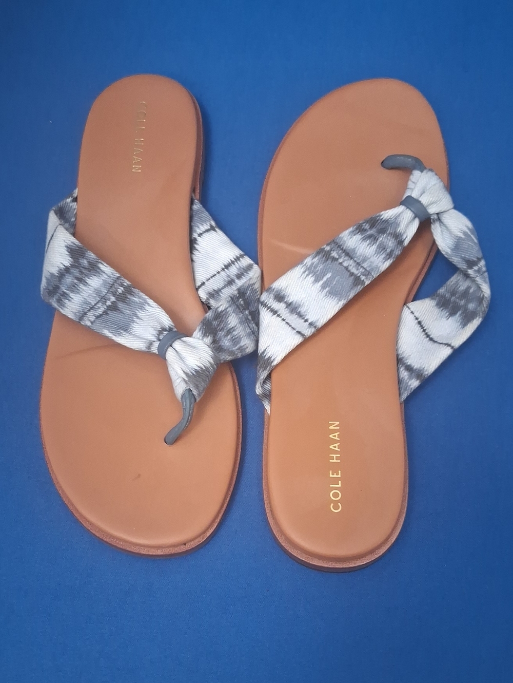 Cole Haan Women's Brown Footbed Tie-Dye Gray Fabric Thong Sandals